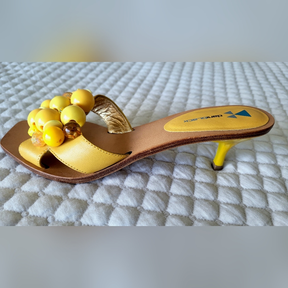 Fashionable Embellished sandals Size 8